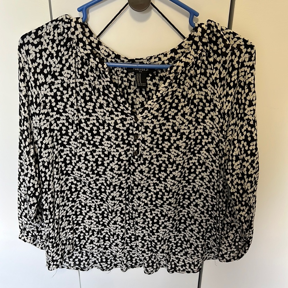 Forever 21 black and white blouse